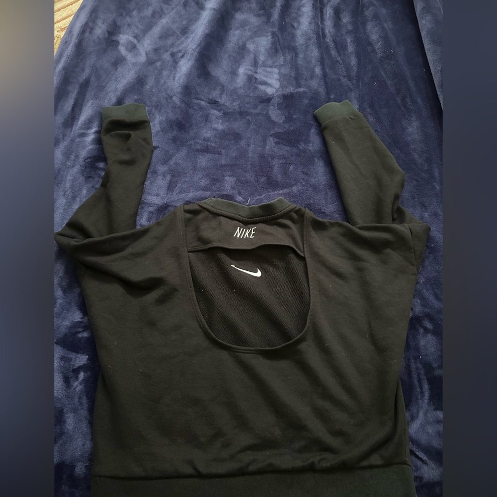 👣Open back Nike crewneck👣